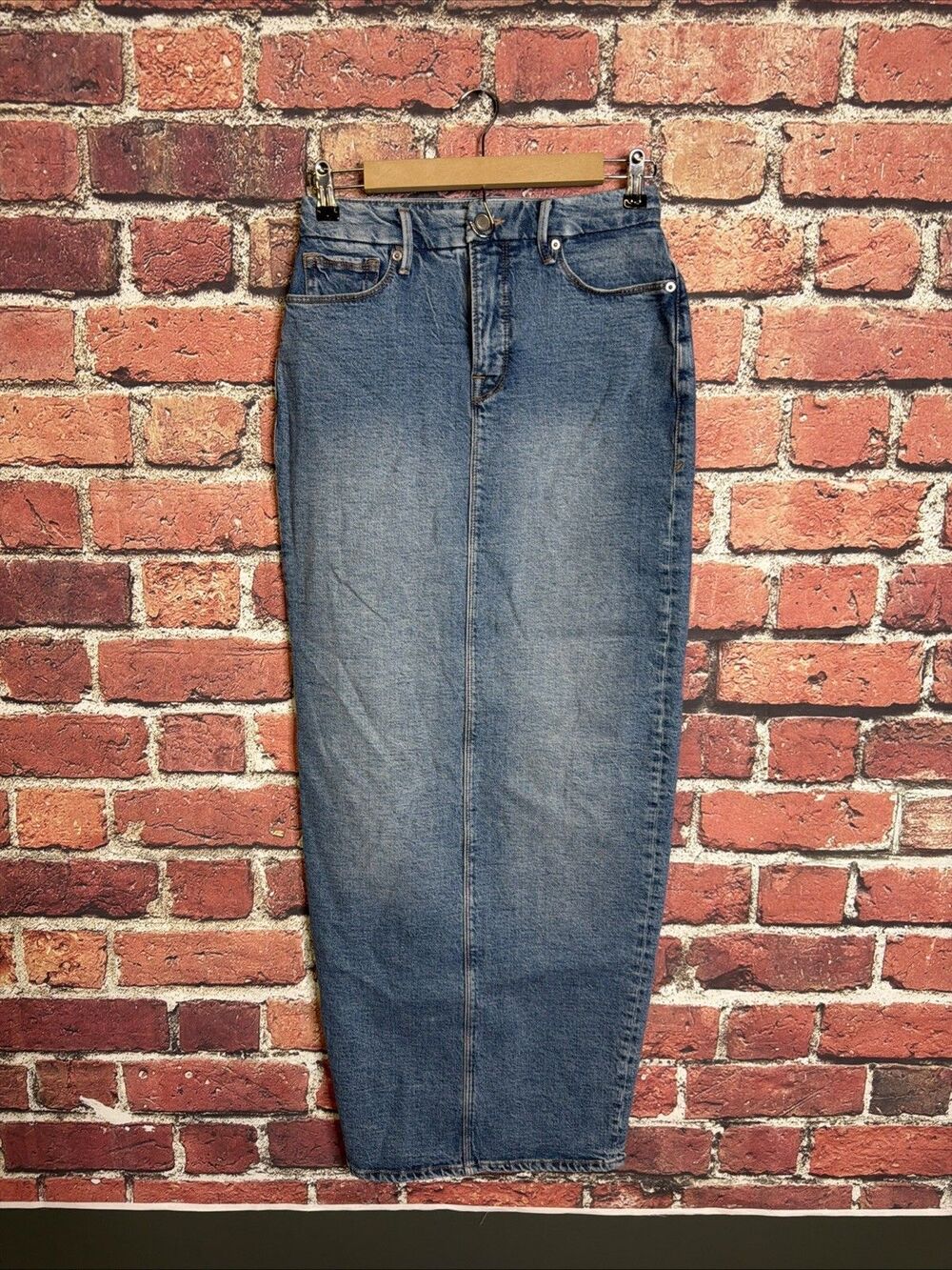 Good American Denim Midi Skirt EUC Size 2 / 26 Light Wash Soft Stretch